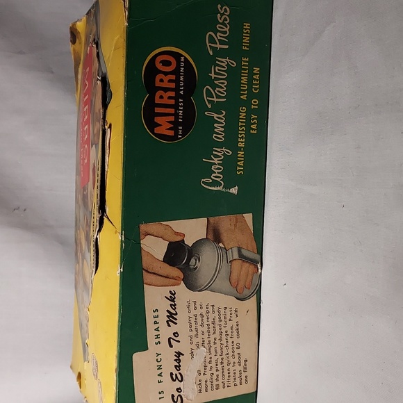Vintage Mirro Cookie and Pastry Press in Original Box With Recipe Booklet - Picture 3 of 14